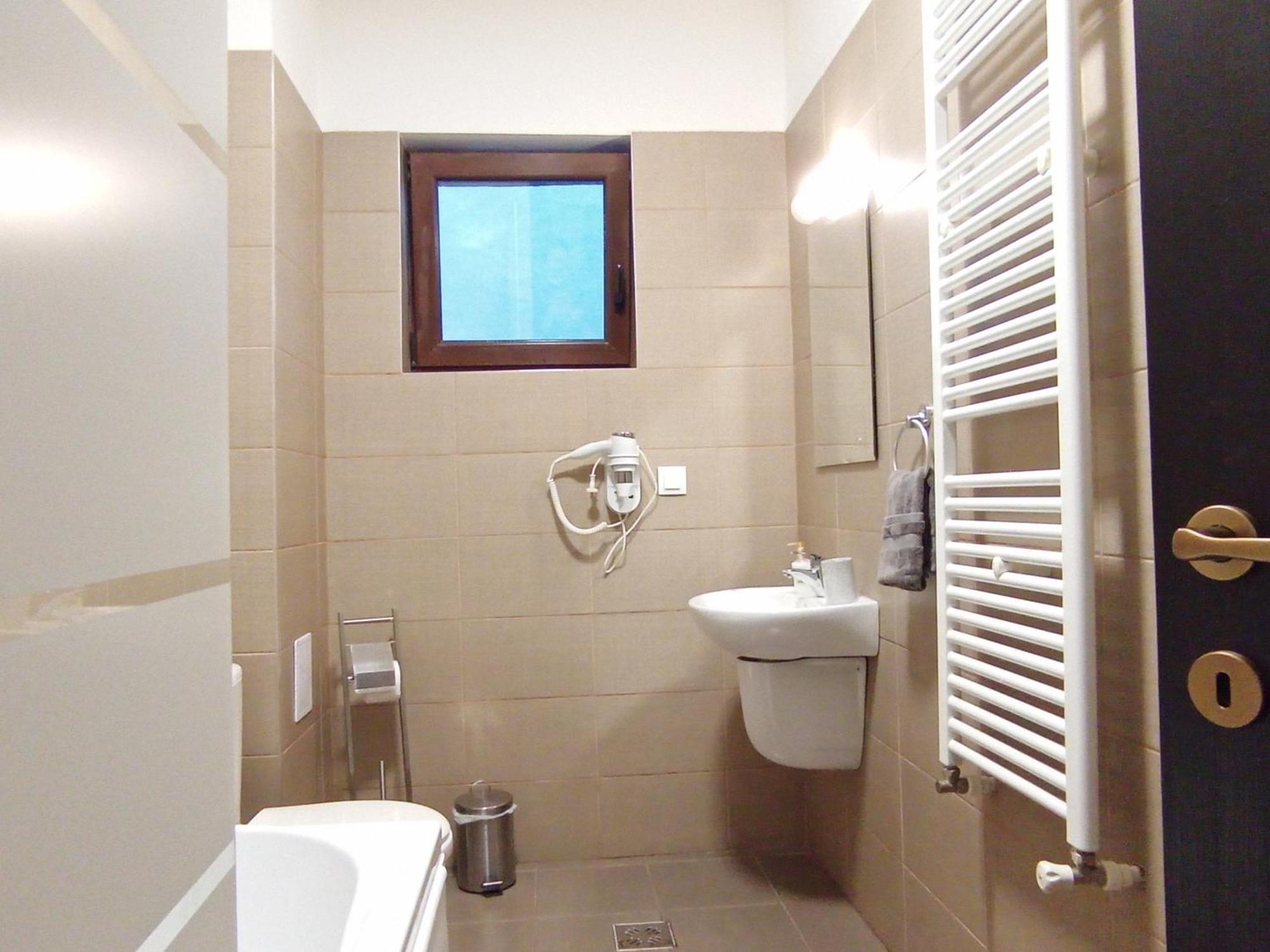 Aparthotel Laura Cluj Napoca Bagian luar foto